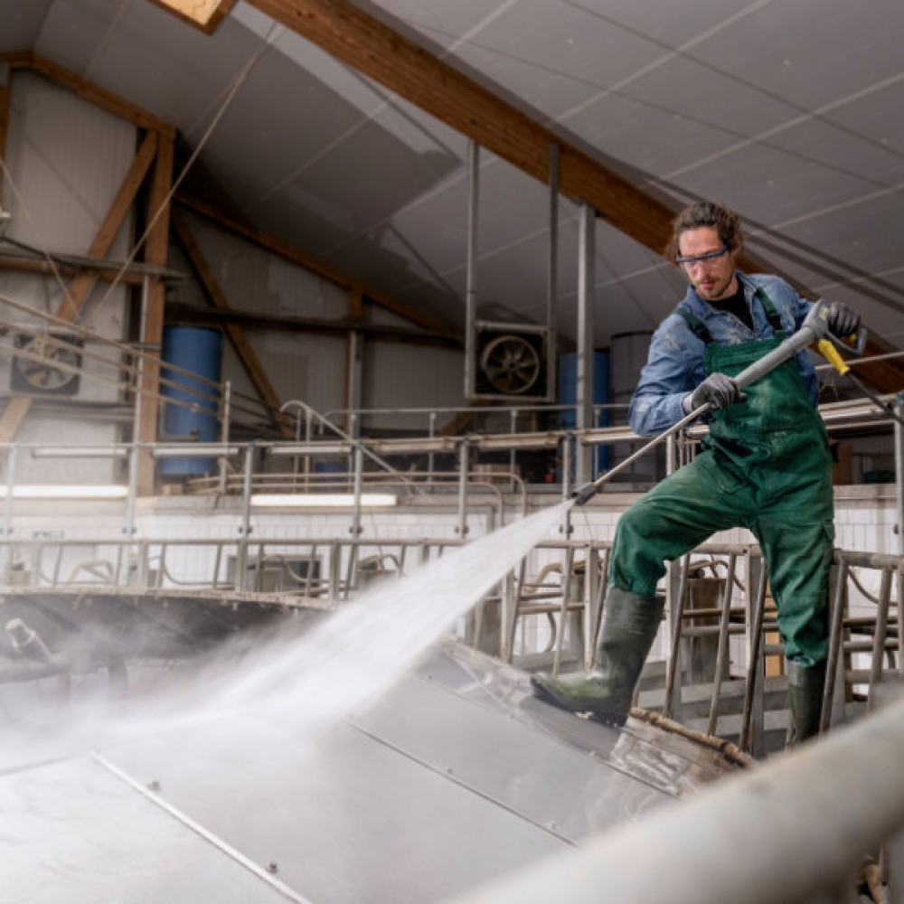 Karcher HDS 10/21-4 Classic Hot Water Pressure Washer | 1.030-911.0